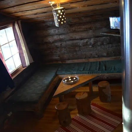 Arctic Log Cabin شاليه ساريسيلكا