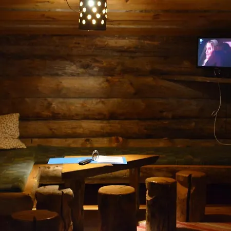 Arctic Log Cabin ساريسيلكا