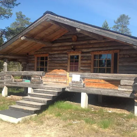 Arctic Log Cabin شاليه